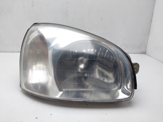 Reflektor prawy 9210226025 HYUNDAI