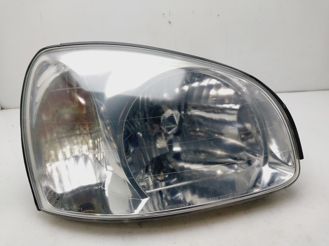 Reflektor prawy 9210226025 HYUNDAI