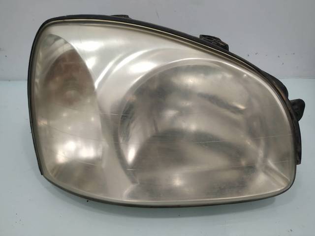 Reflektor prawy 9210226025 HYUNDAI