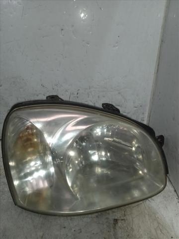 Reflektor prawy 9210226025 HYUNDAI