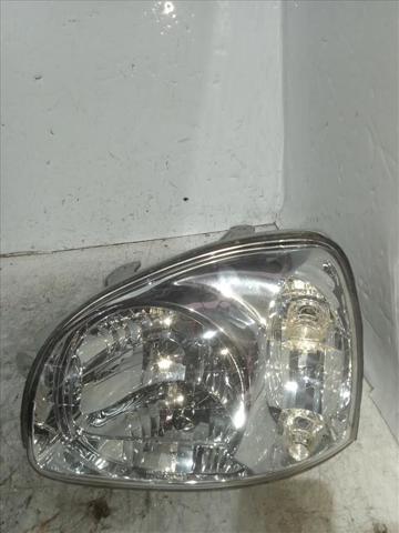 Reflektor prawy 9210226025 HYUNDAI