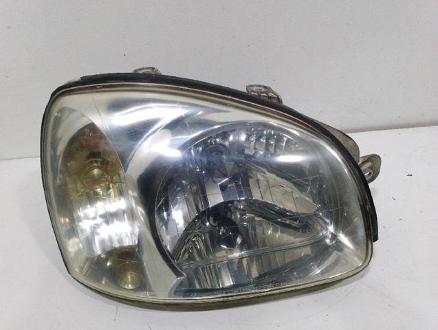 Reflektor prawy 9210226025 HYUNDAI