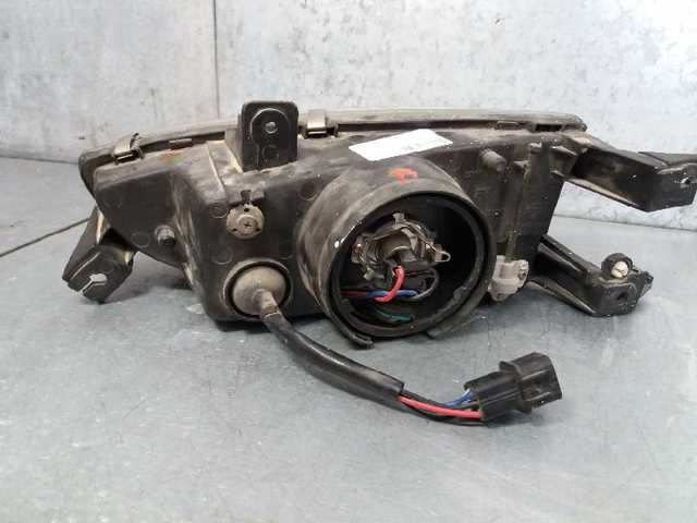 Reflektor prawy Hyundai Lantra 1