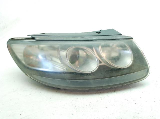 Reflektor prawy 921022B010 HYUNDAI