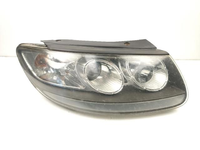 Reflektor prawy 921022B020 HYUNDAI