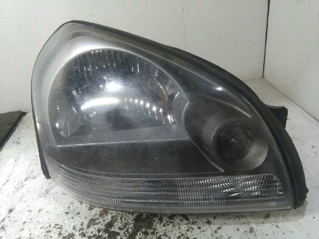 Reflektor prawy 921022EXXX HYUNDAI