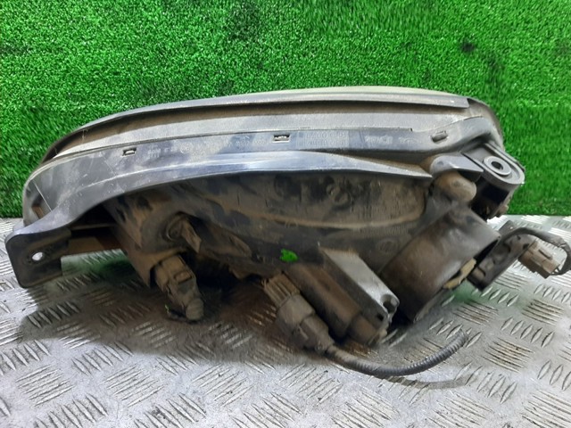 Reflektor prawy 921022EXXX HYUNDAI