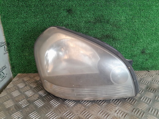 Reflektor prawy 921022EXXX HYUNDAI