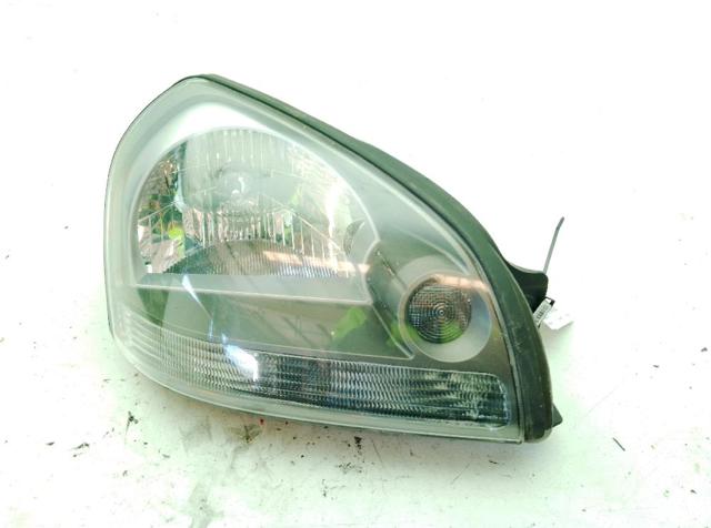 Reflektor prawy 921022EXXX HYUNDAI