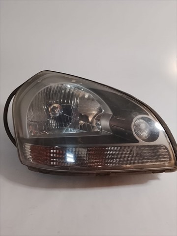 Reflektor prawy 921022EXXX HYUNDAI