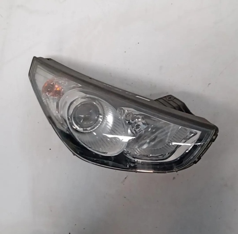 Reflektor prawy 921022Y000 HYUNDAI