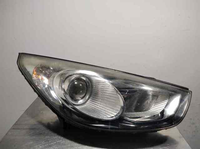 Reflektor prawy 921022Y000 HYUNDAI