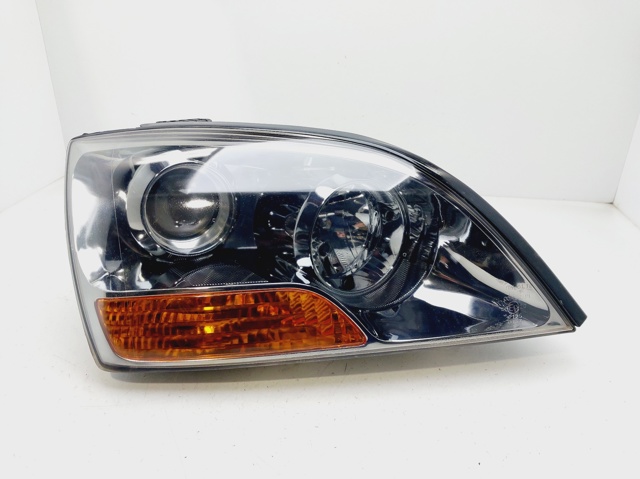 Reflektor prawy 921023E060 HYUNDAI