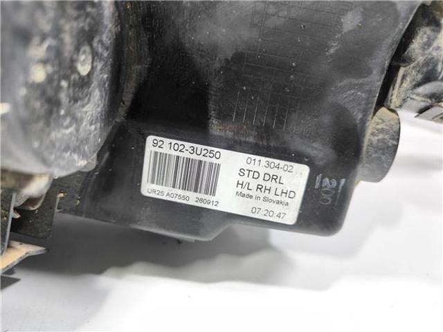 Reflektor prawy 921023U250 HYUNDAI