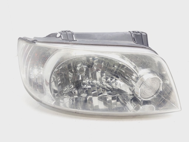 Reflektor prawy 9210417030 HYUNDAI