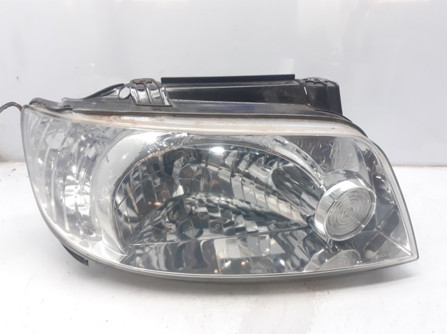 Reflektor prawy 9210417030 HYUNDAI