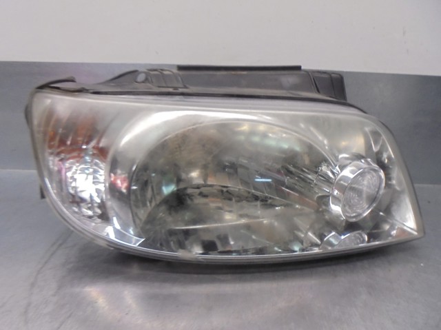 Reflektor prawy 9210417030 HYUNDAI