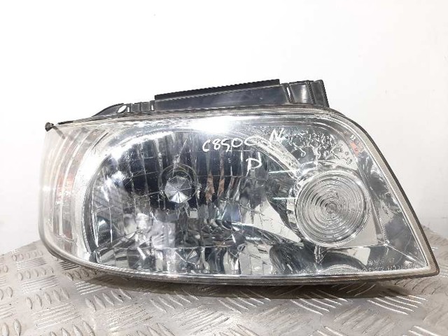 Reflektor prawy 9210417030 HYUNDAI