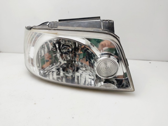 Reflektor prawy 9210417030 HYUNDAI