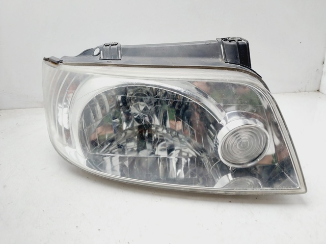 Reflektor prawy 9210417030 HYUNDAI