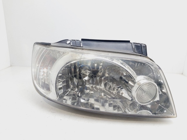 Reflektor prawy 9210417030 HYUNDAI