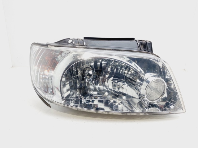 Reflektor prawy 9210417030 HYUNDAI