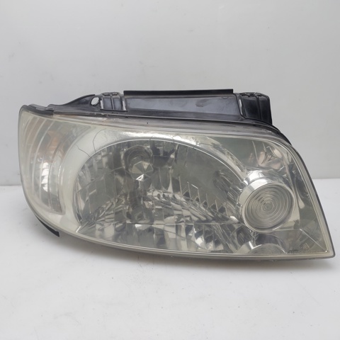 Reflektor prawy 9210417030 HYUNDAI