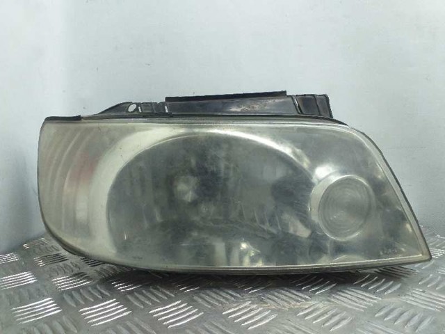 Reflektor prawy 9210417030 HYUNDAI