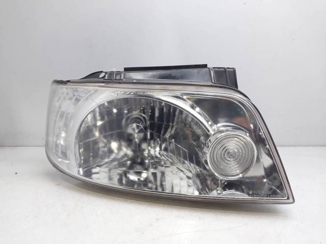Reflektor prawy 9210417030 HYUNDAI
