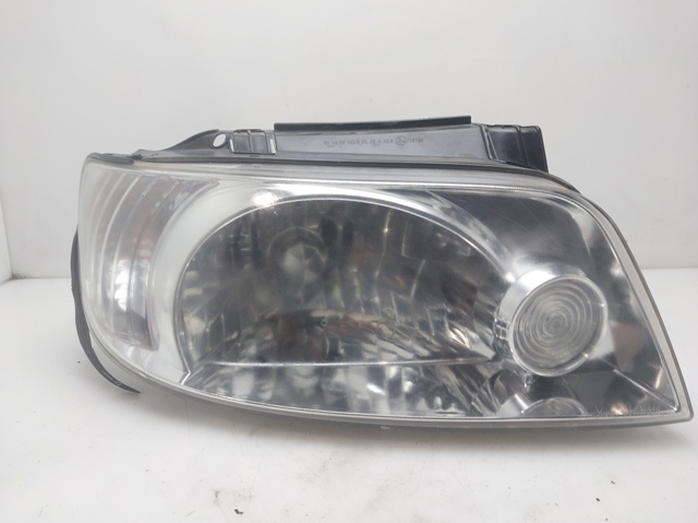 Reflektor prawy 9210417030 HYUNDAI