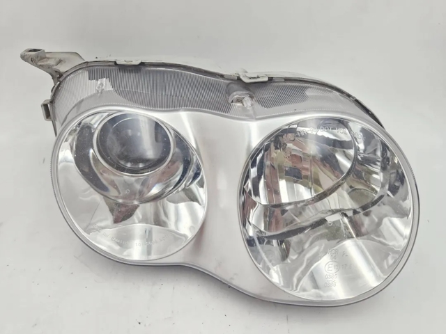 Reflektor prawy 9210427510 HYUNDAI