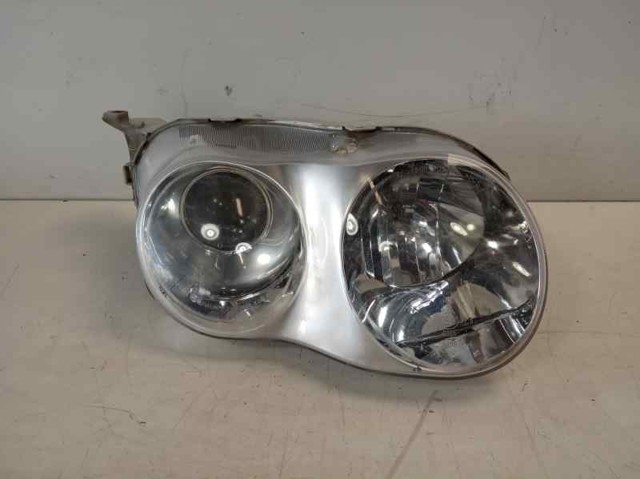 Reflektor prawy 9210427510 HYUNDAI