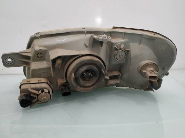 Reflektor prawy 9212025020 HYUNDAI