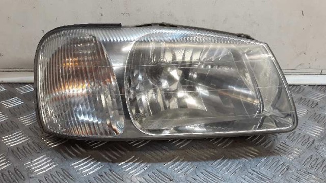 Reflektor prawy 9212025020 HYUNDAI