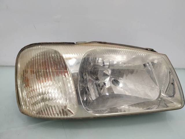 Reflektor prawy 9212025020 HYUNDAI
