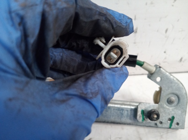 Mechanizm podnoszenia szyby drzwi przednich prawych 9215910 OPEL