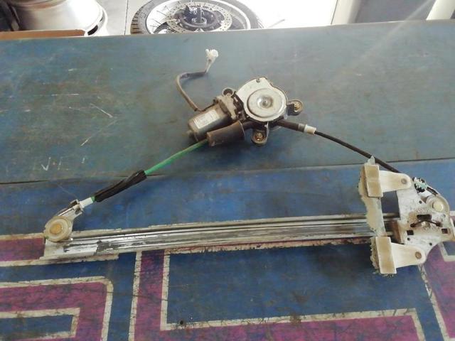Mechanizm podnoszenia szyby drzwi przednich prawych 9215910 OPEL
