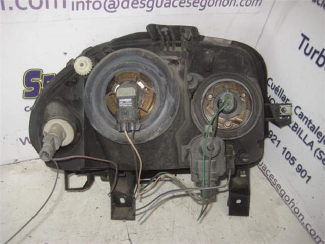 Reflektor prawy 92229221 RENAULT