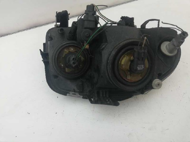 Reflektor prawy 92229221 RENAULT