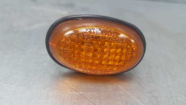 Powtarzacz kierunkowskazu na błotniku Hyundai H-1 STAREX A1