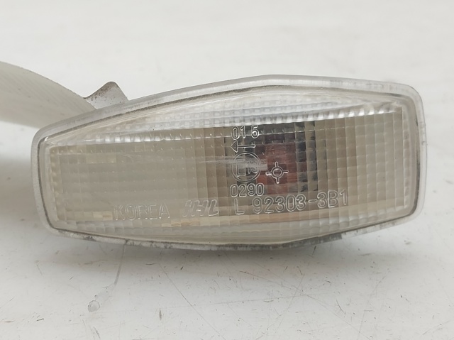 Powtarzacz kierunkowskazu na błotniku 9230325500 HYUNDAI