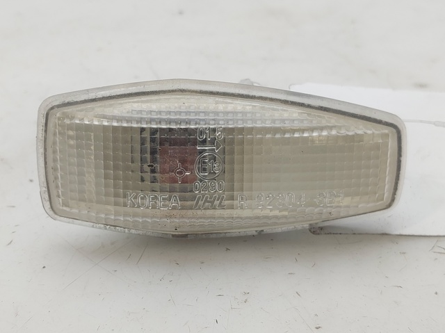Powtarzacz kierunkowskazu na błotniku 9230325500 HYUNDAI