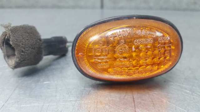 Powtarzacz kierunkowskazu na błotniku Hyundai Sonata 3