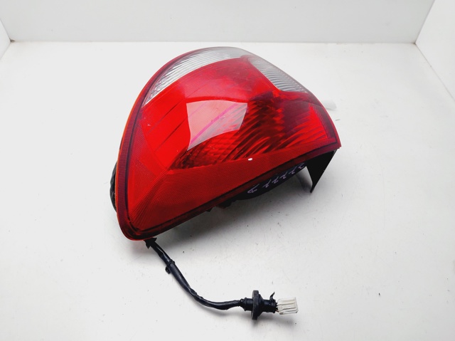 Lampa zespolona tylna prawa 92402FD070 HYUNDAI