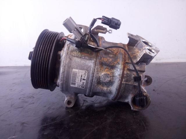 Sprężarka klimatyzacji 926001268R RENAULT