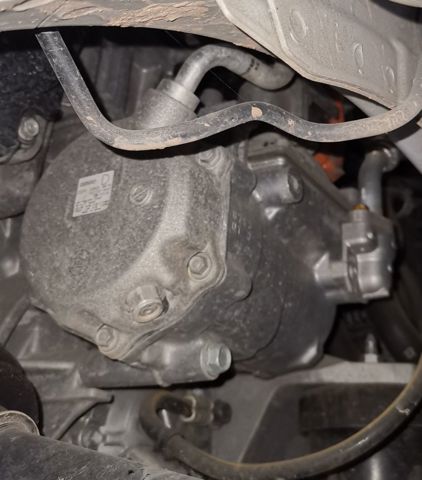 Sprężarka klimatyzacji 926003NF0A NISSAN