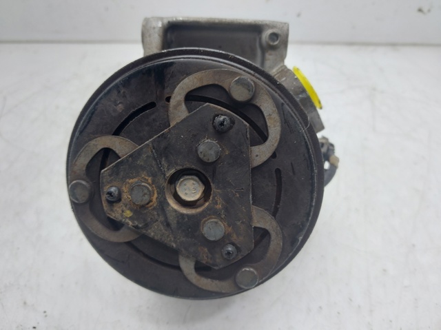 Sprężarka klimatyzacji 926005154R RENAULT