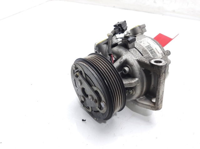 Sprężarka klimatyzacji 926005154R RENAULT