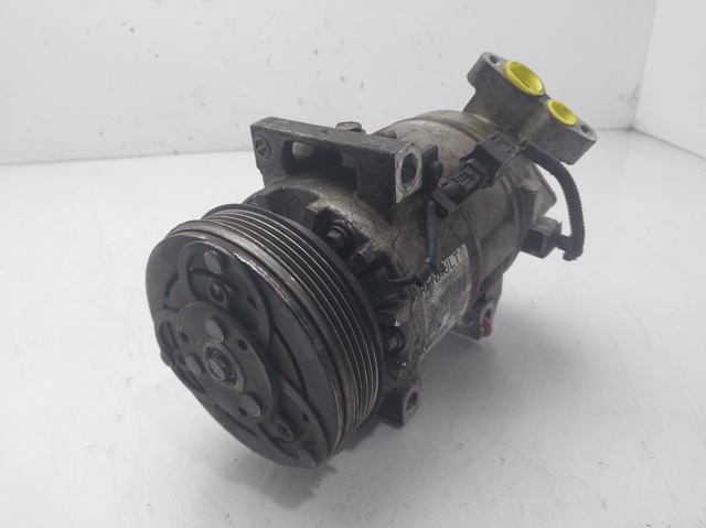 Sprężarka klimatyzacji 926006775R RENAULT