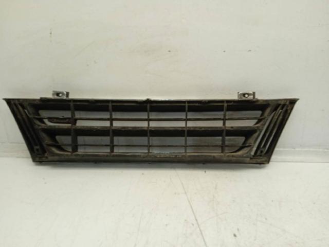 Atrapa chłodnicy Saab 9000